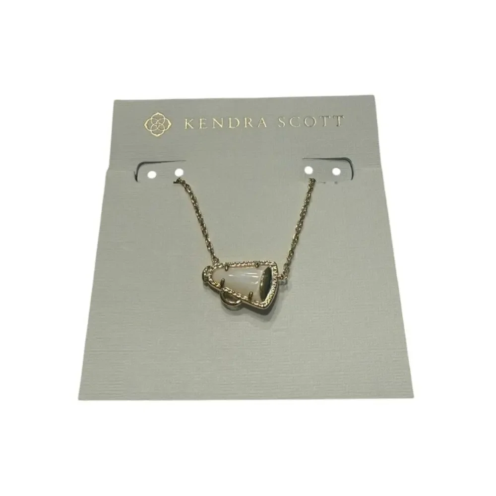 Kendra Scott Cheer Short Pendant Necklace in Gold White Mother-of-Pearl